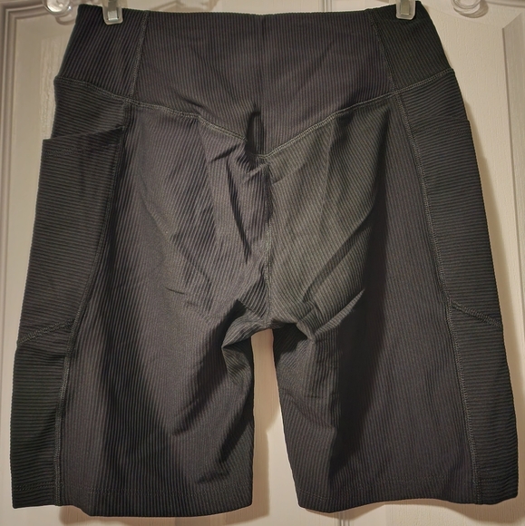Old Navy High Rise Ribbed Bike Shorts - Picture 6 of 7